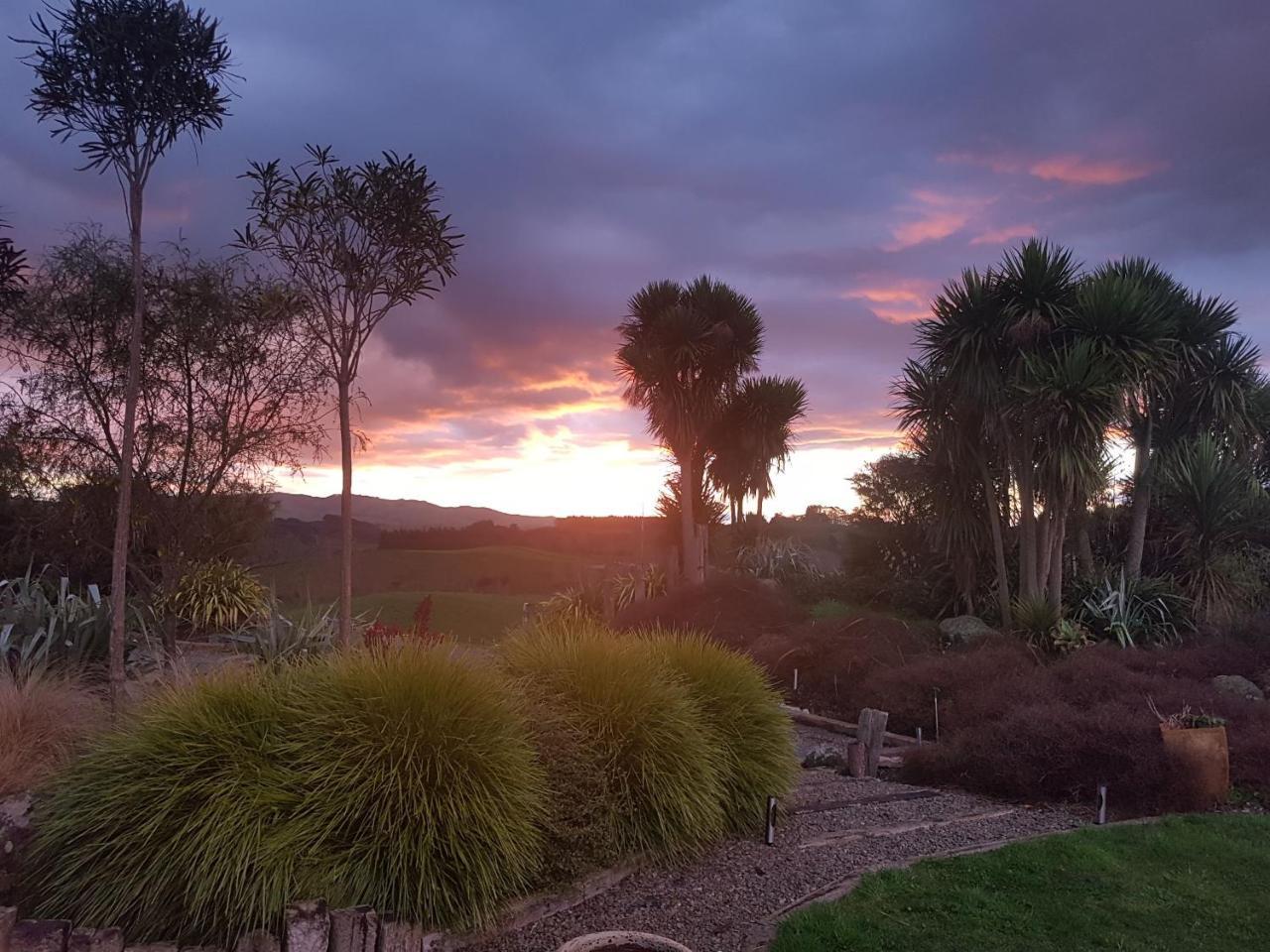 Above The River Karapiro Bed & Breakfast Εξωτερικό φωτογραφία