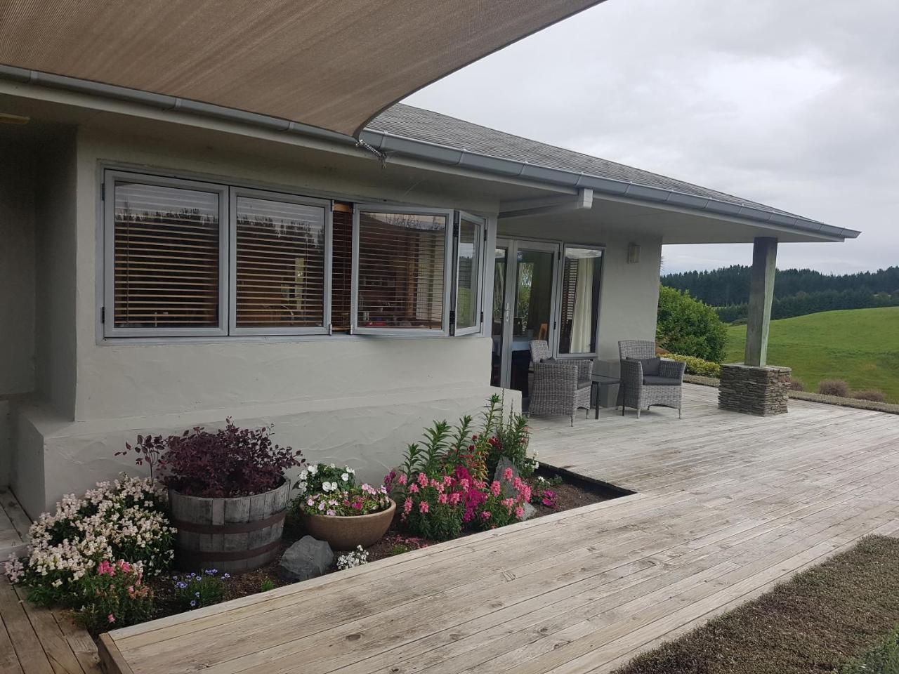 Above The River Karapiro Bed & Breakfast Εξωτερικό φωτογραφία